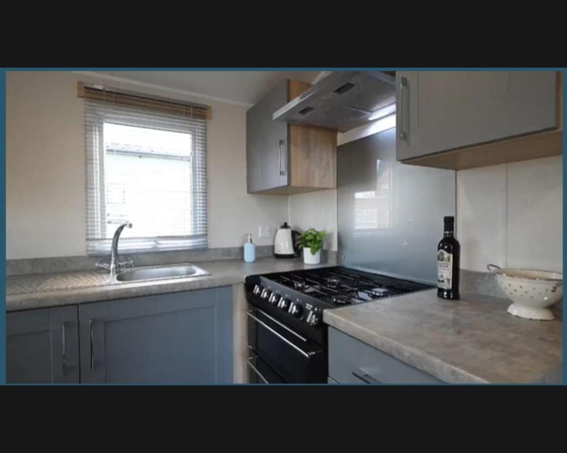 Exotic 3-Bed Caravan At Newquay Holiday Park Villa Buitenkant foto