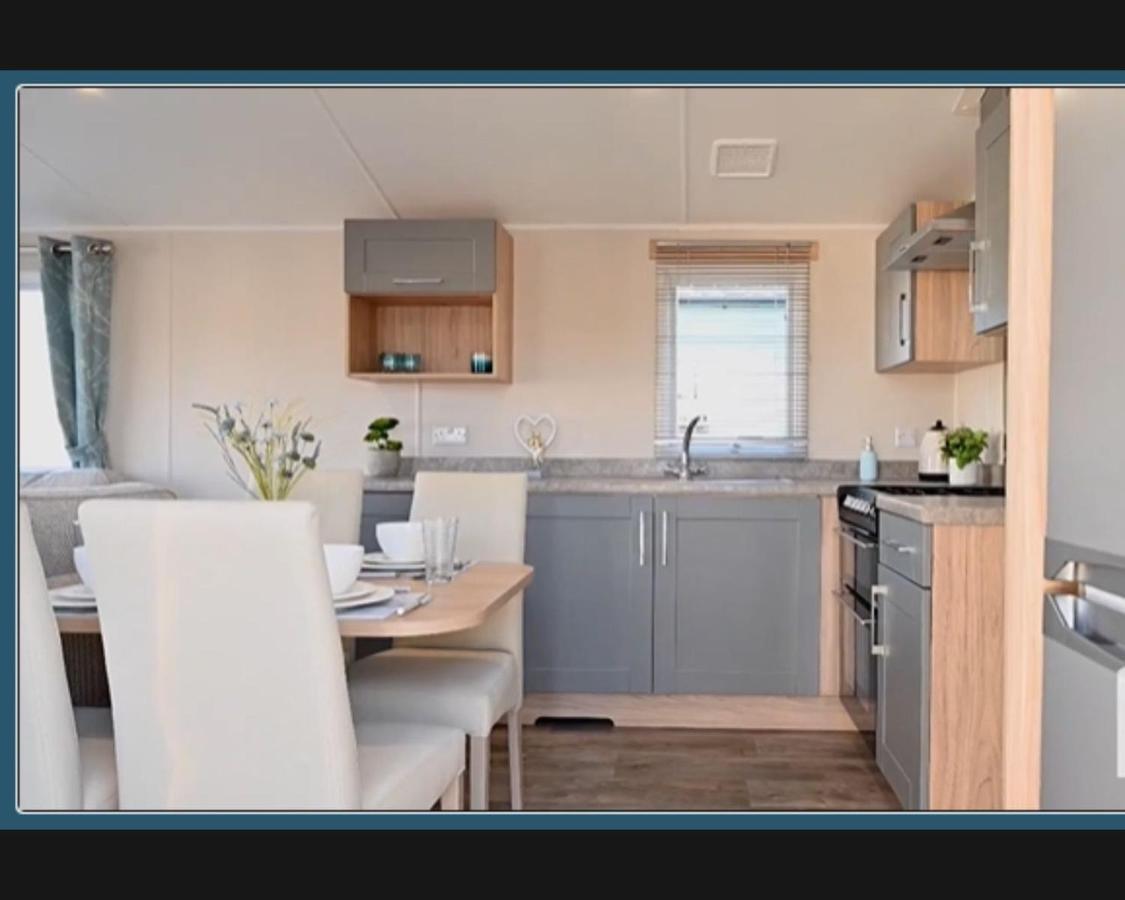 Exotic 3-Bed Caravan At Newquay Holiday Park Villa Buitenkant foto