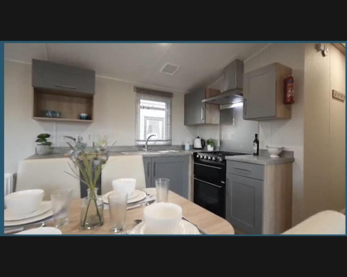 Exotic 3-Bed Caravan At Newquay Holiday Park Villa Buitenkant foto