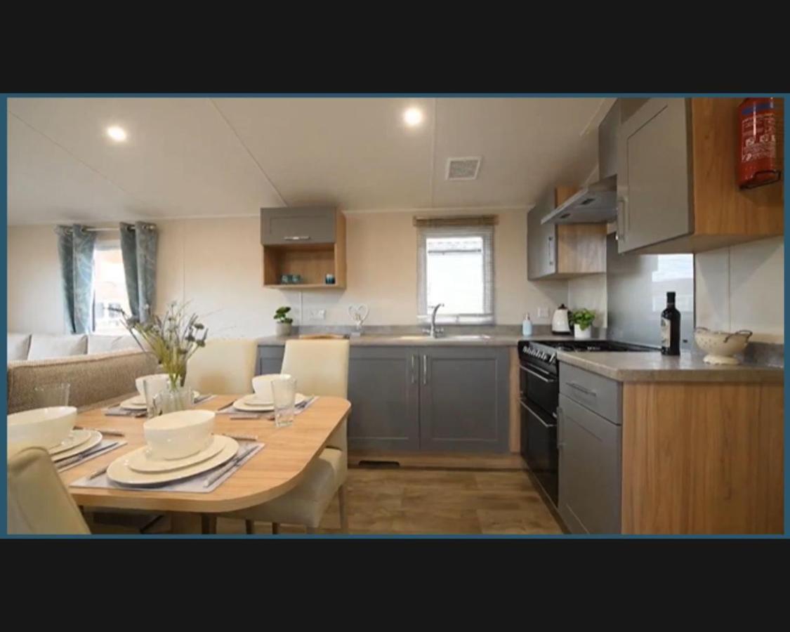 Exotic 3-Bed Caravan At Newquay Holiday Park Villa Buitenkant foto