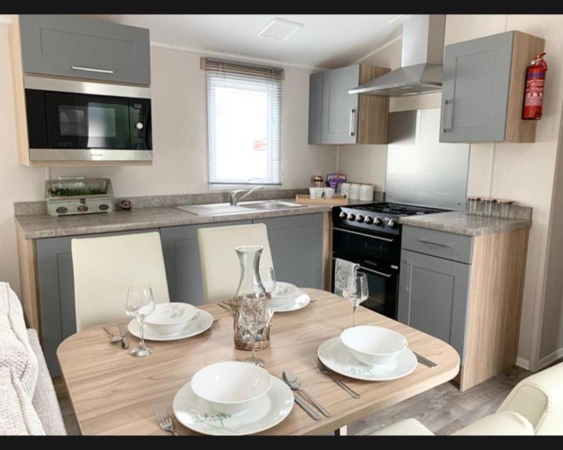 Exotic 3-Bed Caravan At Newquay Holiday Park Villa Buitenkant foto